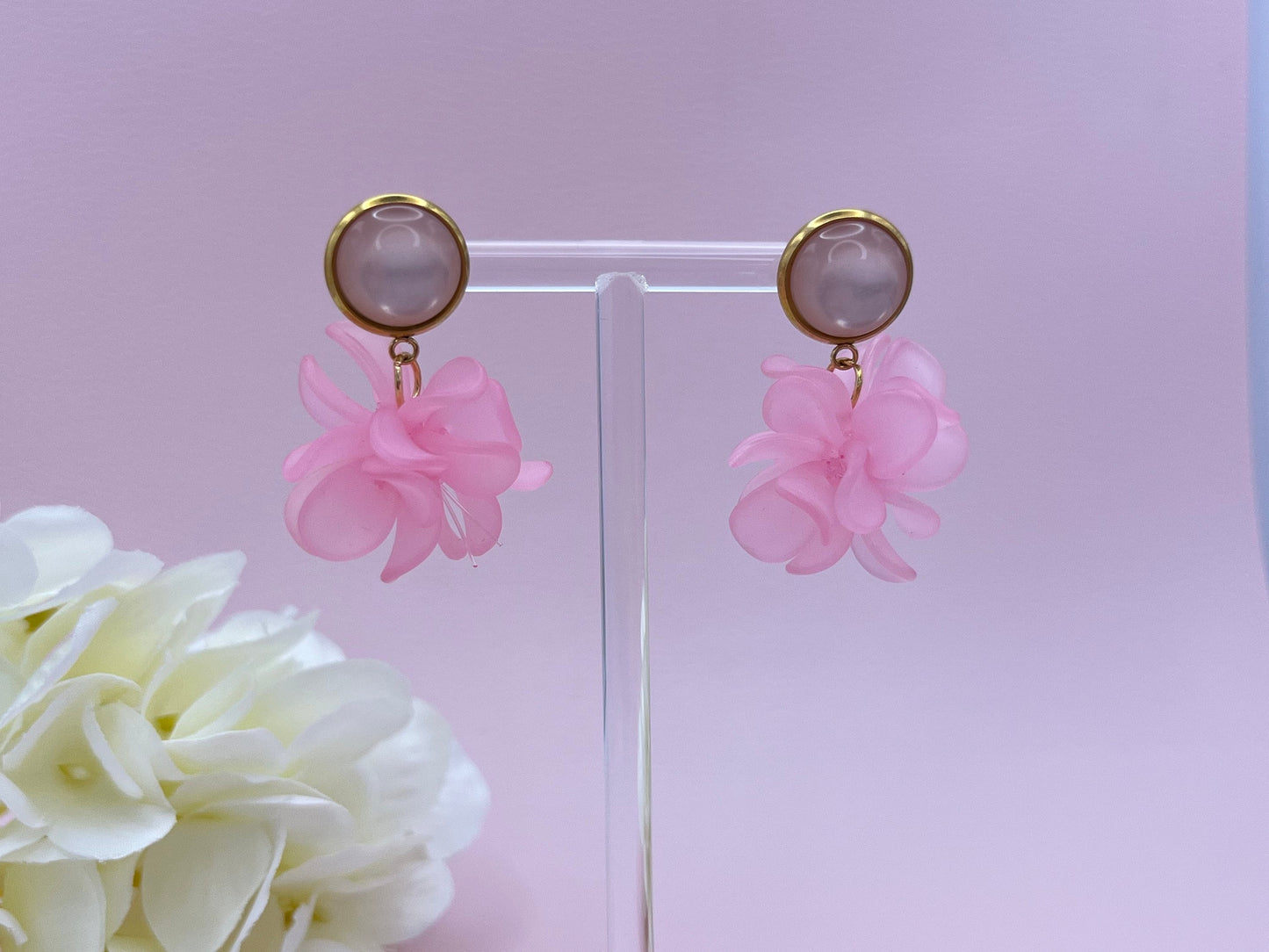 Ornamentohrringe, leichte Statementohrringe an vergoldeten Steckern mit Cabochons Grün Rosa - Laury goes Verona