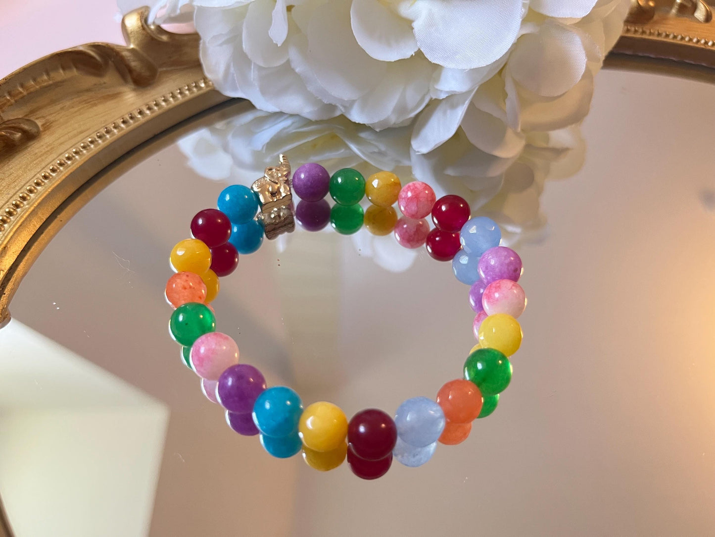 Regenbogen Armband mit Natursteinperlen und goldenem Elefant, buntes Freundschaftsarmband - Laury goes Cologne