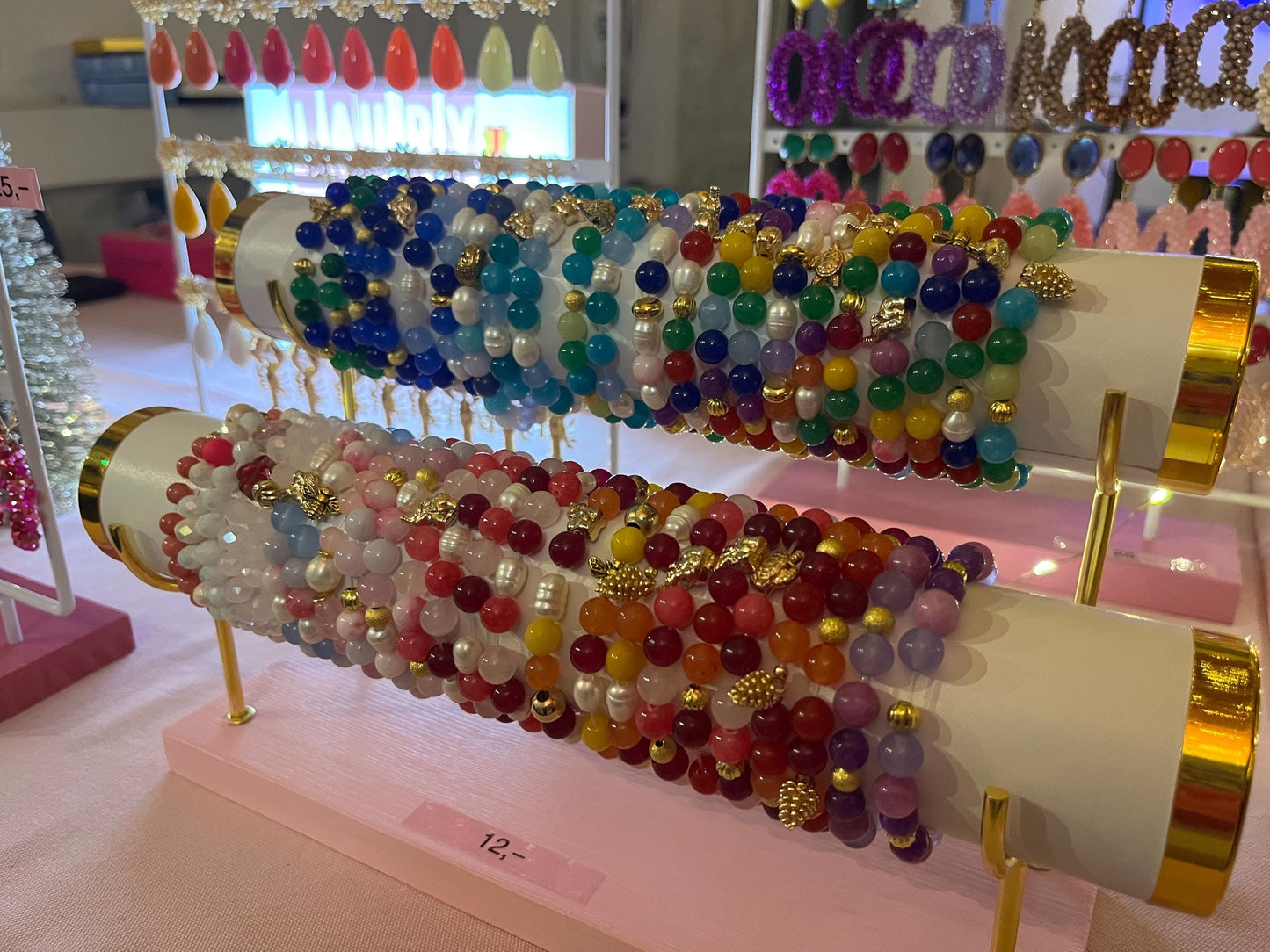 Regenbogen Armband mit Natursteinperlen und goldenem Elefant, buntes Freundschaftsarmband - Laury goes Cologne