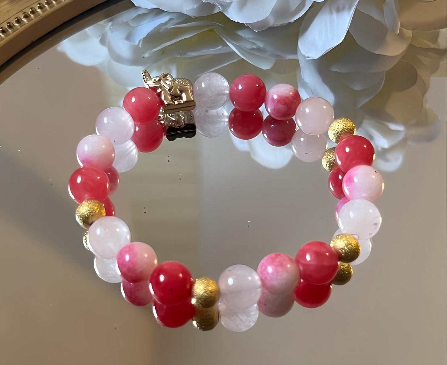 Klassisch elegantes Armband mit Natursteinperlen in Rosa, Pink und Gold mit Elefant, Freundschaftsarmband - Laury goes Kronberg