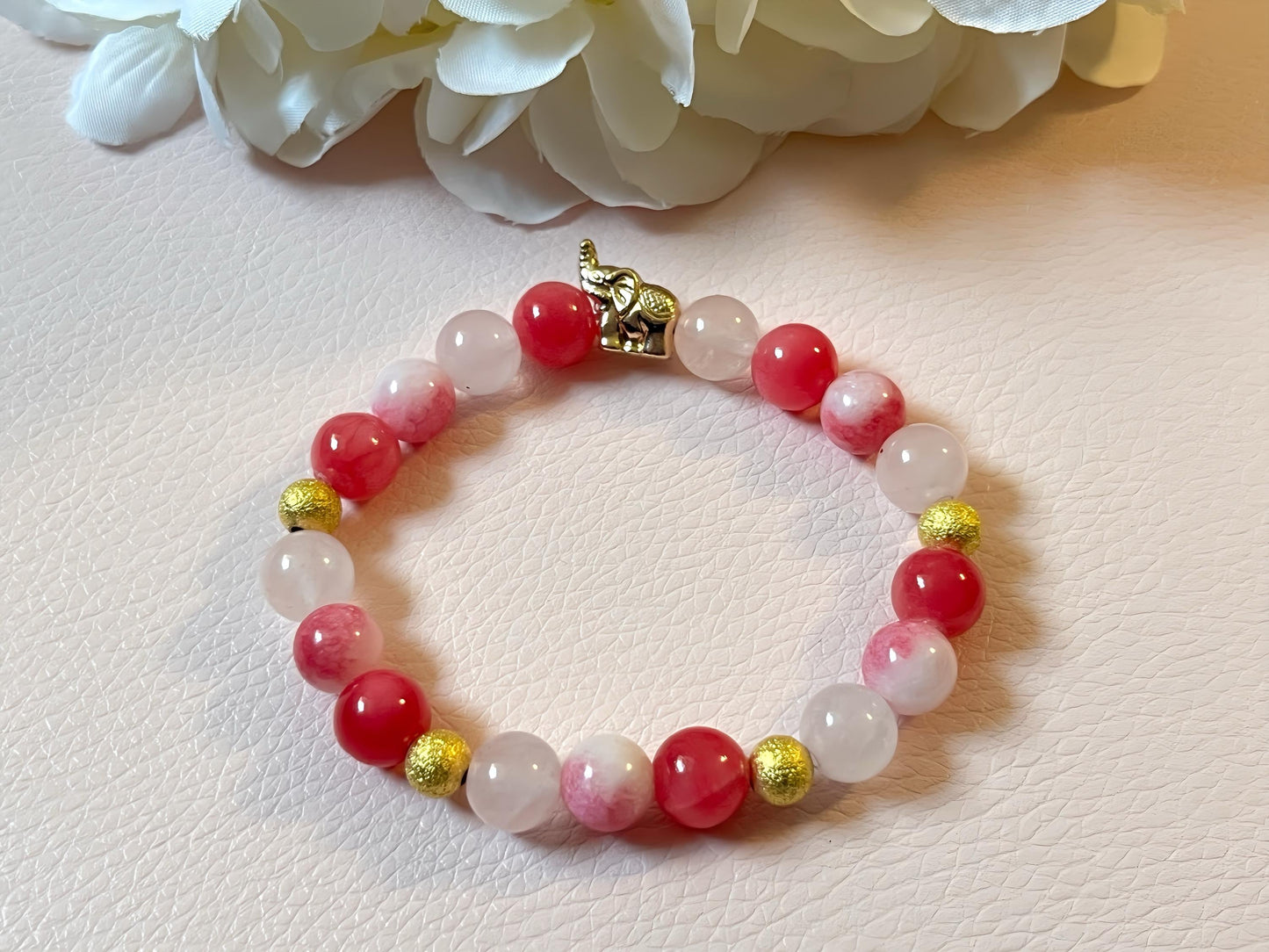 Klassisch elegantes Armband mit Natursteinperlen in Rosa, Pink und Gold mit Elefant, Freundschaftsarmband - Laury goes Kronberg