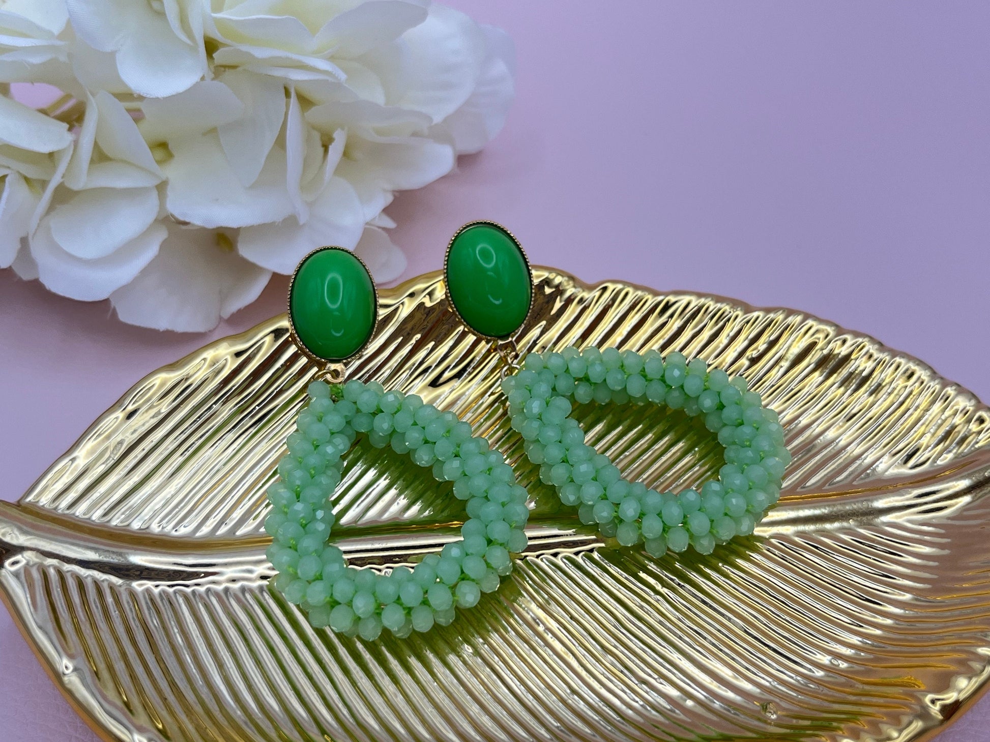 Glitzer Statement Ohrringe mit Facettperlen Tropfen an Ohrsteckern mit Jade Cabochons in Schwarz - Laury goes Côtes d‘Azure