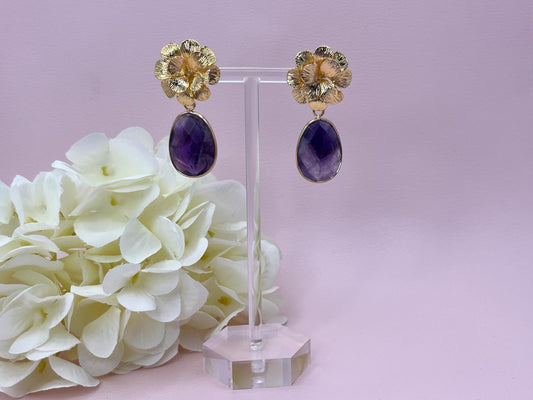 Statementohrringe, Hängeohrringe mit Amethyst Anhängern an vergoldeten Blumensteckern - Laury goes Chelsea