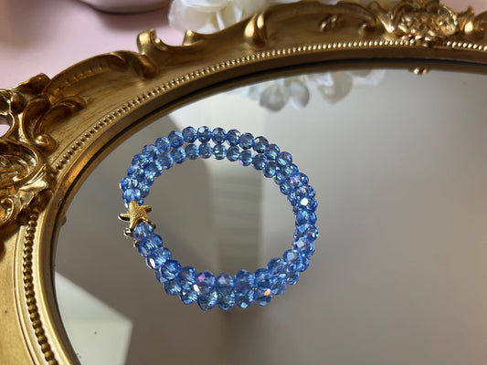 Funkelndes Armband aus glitzernden Facettperlen mit goldenem Seestern in Meerblau - Laury goes Cancún