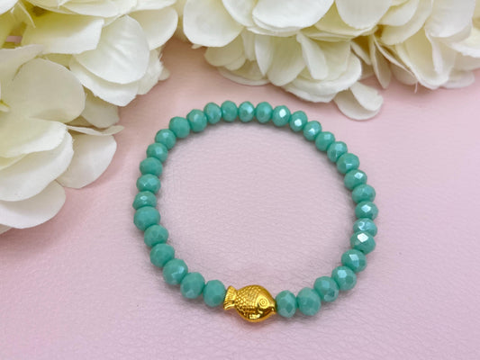 Glitzerarmband, Freundschaftsarmband, funkelndes Armband aus glitzernden Facettperlen in Mint mit goldenem Fisch - Laury goes Sardinia