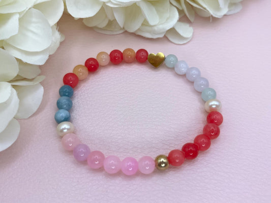 Armband aus bunten Natursteinperlen und Goldperlen mit Herz, elegantes Freundschaftsarmband - Laury goes Frankfurt