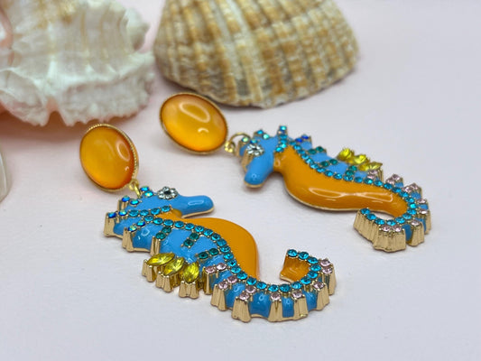 Statementohrringe, Hängeohrringe mit glitzernden Seepferdchen an vergoldeten Ohrsteckern mit Cabochons Orange Türkis - Laury goes Elba