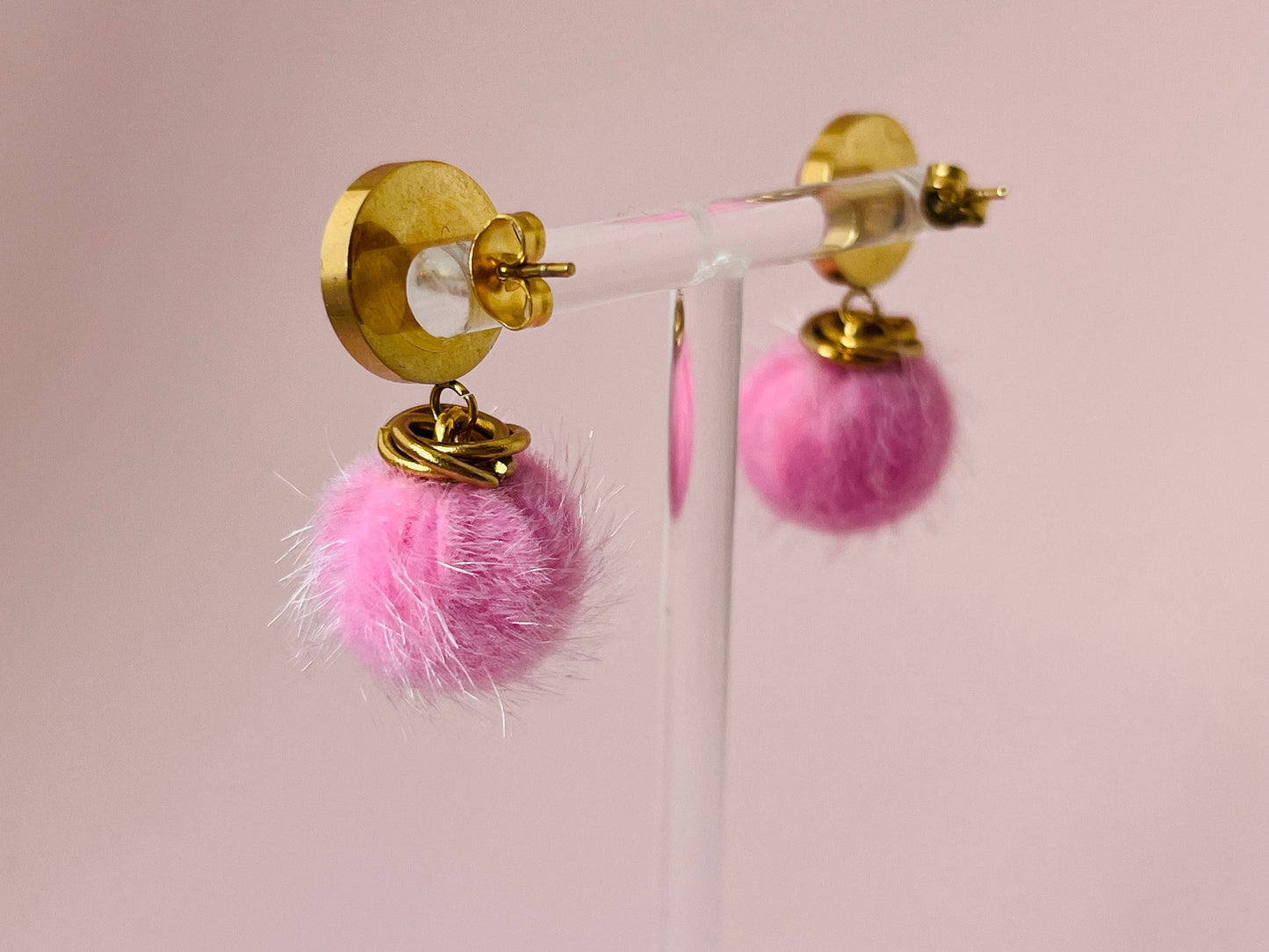 Pompom Ohrringe Rosa - Laury goes Grindelwald